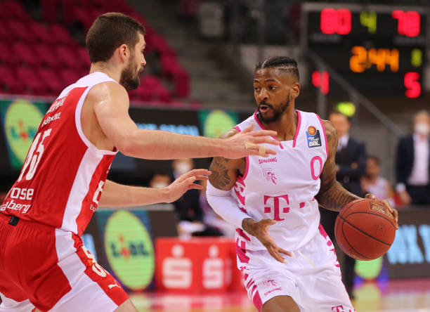 法用金钱衡 法用金钱衡